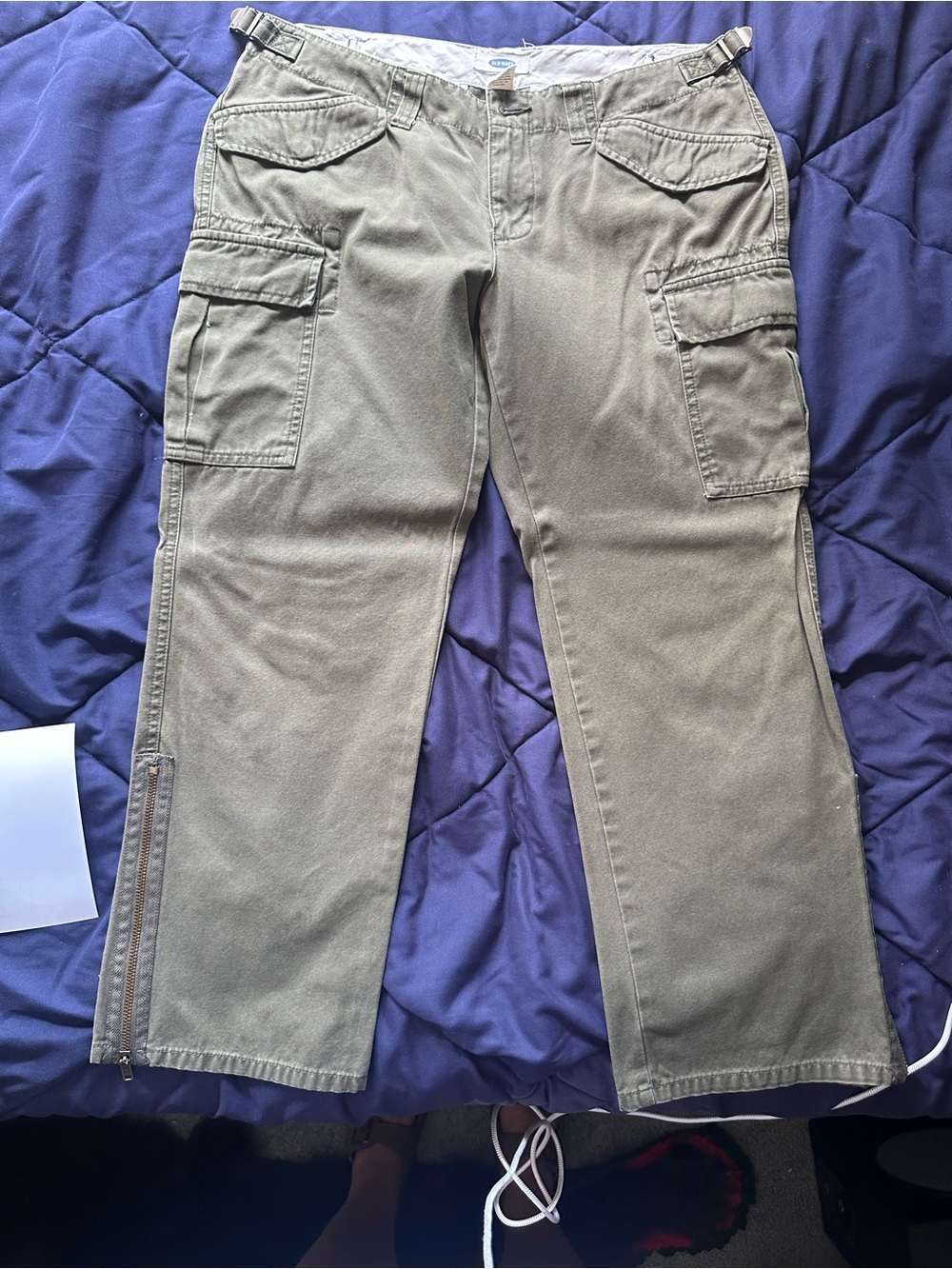 Vintage Women’s Olive Cargo Pants - Classic Utility Style
